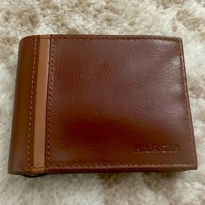 Tommy Hilfiger Brown Bifold Leather Wallet NEW
